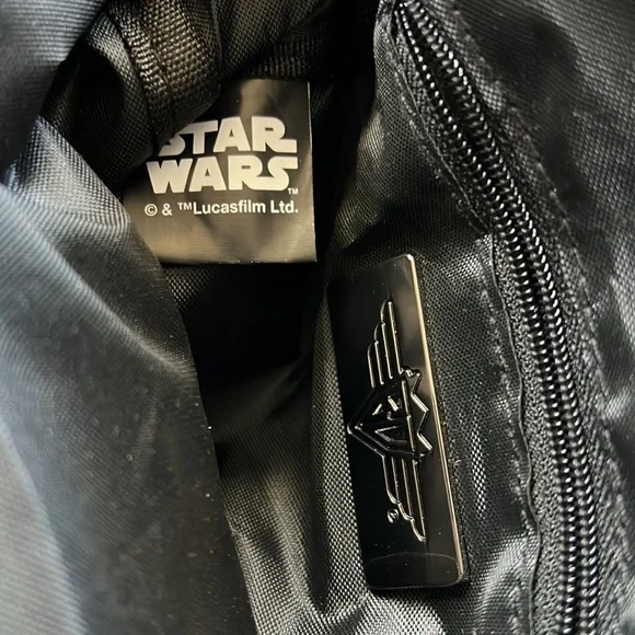 Buckle Down / The Mandalorian Bounty Hunter Crossbody Wallet / Blk/White NWOT - Picture 6 of 8